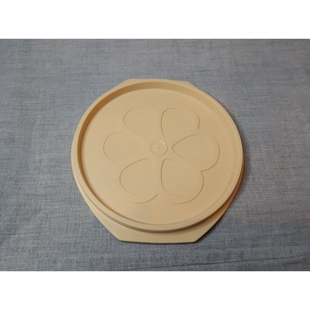 Rubbermaid Food Storage Container Lid Replacement J3215 Beige 5.75''